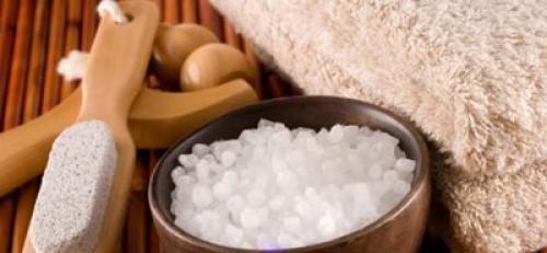 Заговор на воду с солью, чтобы убрать негатив. Разновидности заговоров на снятие порчи