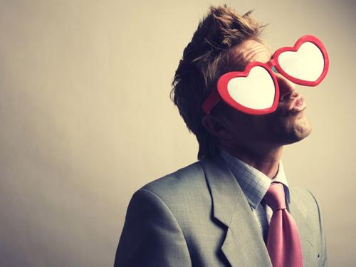 Если мужчина любит по настоящему, как он себя ведет психология. Как ведет себя влюблённый мужчина на этапе зарождения чувств