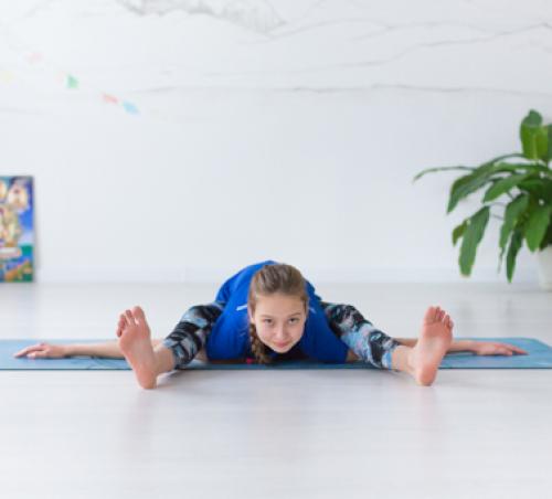 Поза черепаха на спине. Поза черепахи