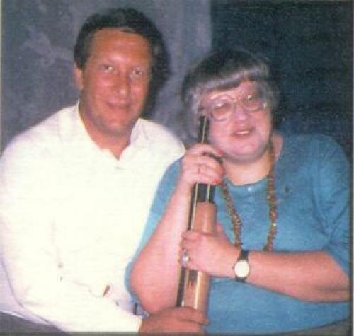 Я один умный в белом пальто стою красивый. Один я умный, в белом пальто стою красивый. 02