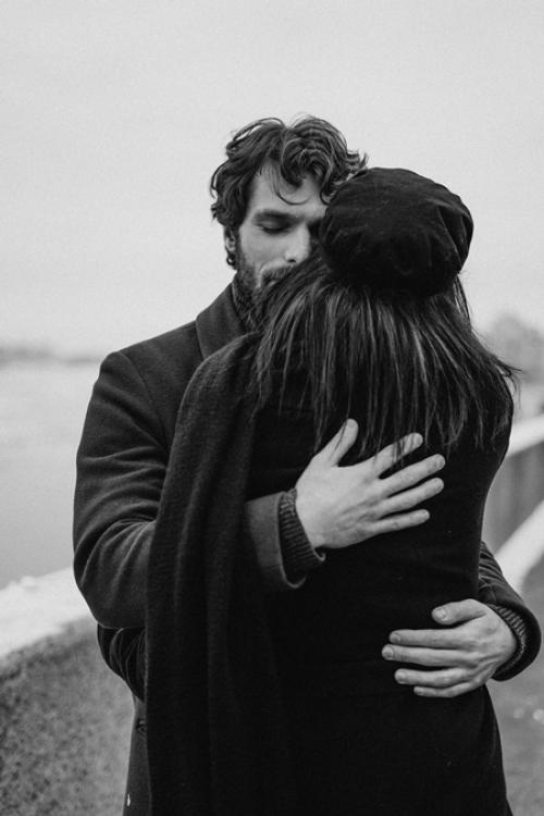 Скрытые признаки влюбленного мужчины. Как безошибочно понять, что мужчина влюблен, но скрывает свои чувства: 10 признаков 01