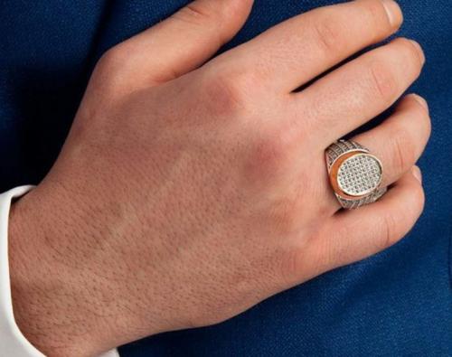 Кольцо на указательном пальце у мужчины. Какие кольца обычно носят мужчины