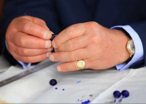 На каких пальцах носить кольца. Что означает кольцо на определённом пальце? 07