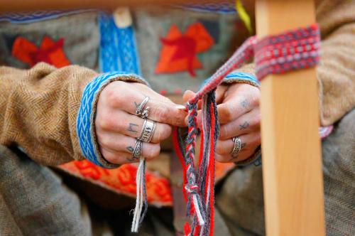 Кольцо на указательном пальце правой руки у мужчины. Кольцо на указательном пальце руки: значение и скрытый смысл