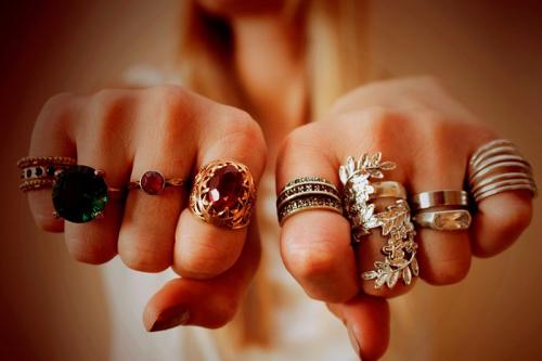 На каком руке носят обручальное кольцо. Традиции разных страниц и религий