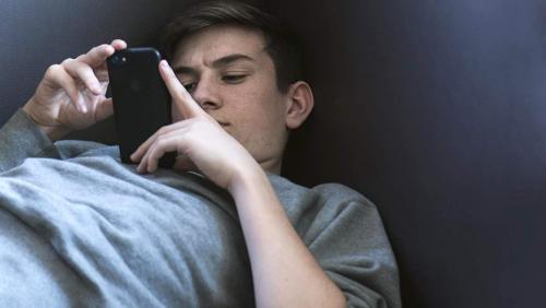 Почему подросток избегает учёбы и проводит время на диване 05