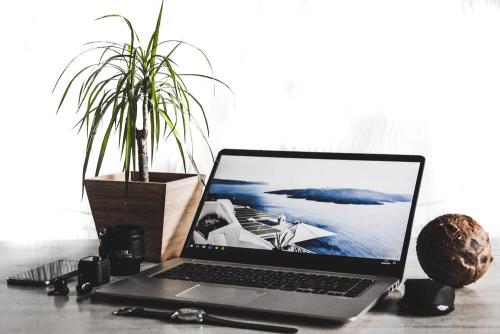 Как понять, что зрелый мужчина влюблен: признаки и особенности 05