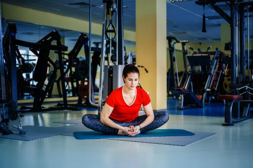 Упражнение наклоны вниз к ногам. 10 упражнений на растяжку, которые всегда нужно делать после тренировки!