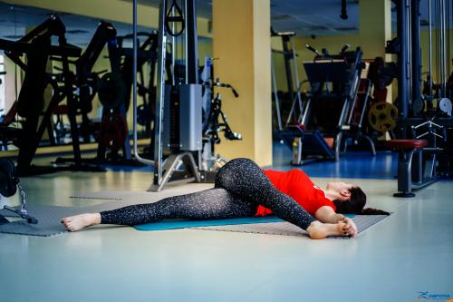 Упражнение наклоны вниз к ногам. 10 упражнений на растяжку, которые всегда нужно делать после тренировки!