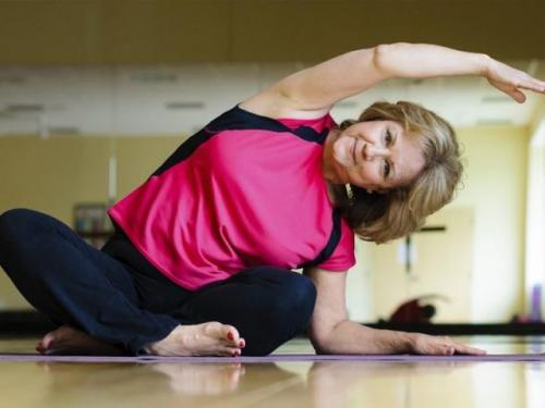 Йога для женщин после 45 лет. 5 самых полезных упражнений из йоги для женщин старше 45 лет