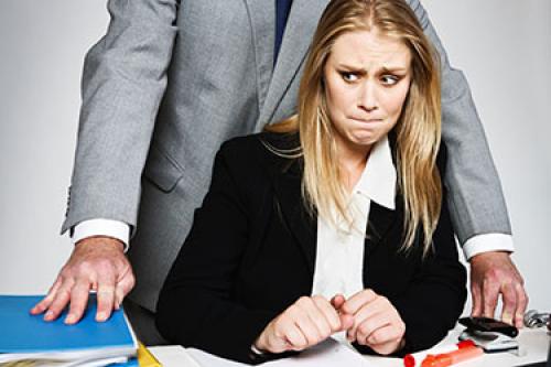 Прессует коллега на новой работе. Вопрос психологам 02