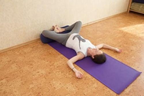 Как часто нужно выполнять Поза бабочки в йоге. Поза Супта Баддха Конасана снимет боли в животе и избавит от дискомфорта в области таза