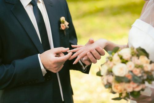 Что сделать, чтобы выйти замуж в 2022 году. Свадьба по лунному календарю в 2022 году