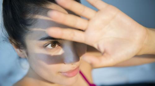 Болезнь боязнь света. Возможные причины 01