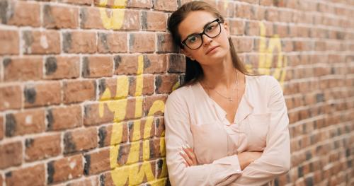 Как жест скрещивания рук используется в разных культурах. 11 популярных жестов, которые иностранцы могут неправильно понять