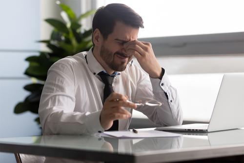 Может ли этот жест быть осознанным или он всегда бессознательный. Ох, не проведешь. Как по жестам определить, что человек может обманывать?