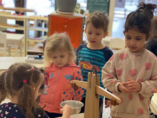 С какого возраста ребенку нужно общение со сверстниками. Когда начинается социализация у дошкольников