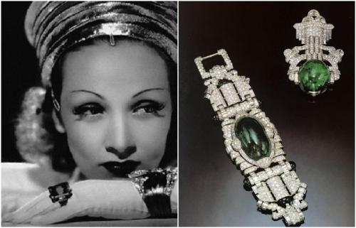 На каких пальцах и руках носить кольца. На каких пальцах носить кольца с камнями