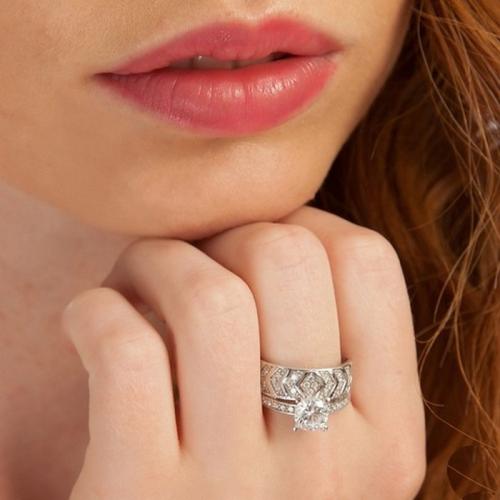 Кольцо на среднем пальце. Что означает кольцо на среднем пальце