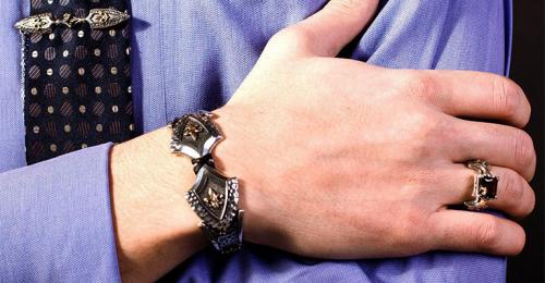 Два кольца на безымянном пальце у мужчины. Значение колец у мужчин на разных пальцах левой и правой руки