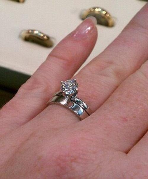 Кольцо поверх обручального. - как правильно носить помолвочное и обручальное кольца?