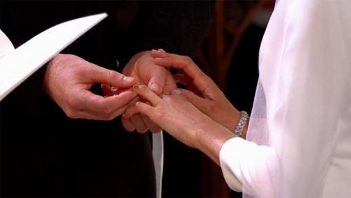 Кольцо поверх обручального. - как правильно носить помолвочное и обручальное кольца?