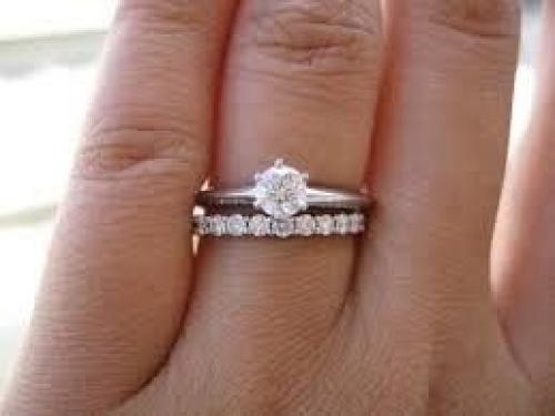 Кольцо поверх обручального. - как правильно носить помолвочное и обручальное кольца?