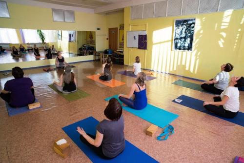 Йога в домашних условиях: основные позы для начинающих 08