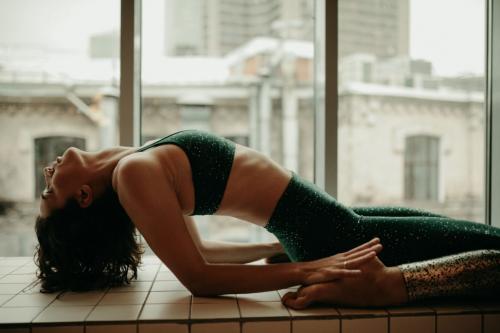 Какие изменения можно ожидать от домашних тренингов с йогой. Анастасия, 28 лет Digital менеджер в рекламном агентстве, ведет свой блог о йоге