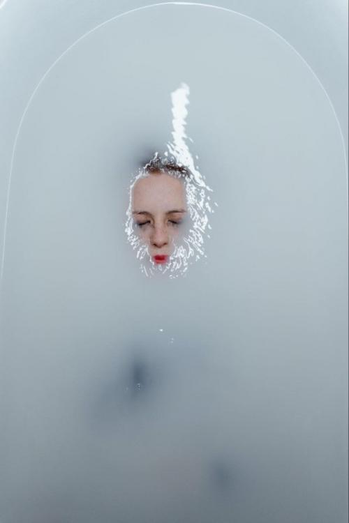 Какие ресурсы и специалисты могут помочь другу в борьбе с депрессией. Что вам предпринять