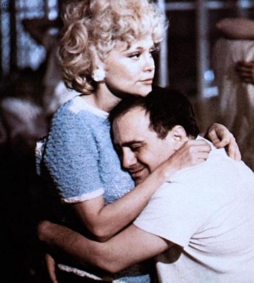 Как вести себя с сумасшедшим человеком, чтобы не навредить ему и себе. Страхи сильно преувеличены