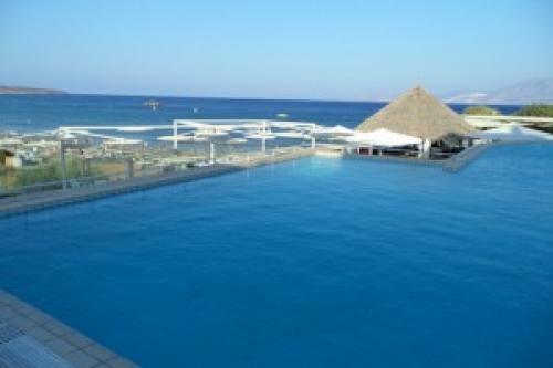 Бесит проявление чувств на публике: почему это так важно 04