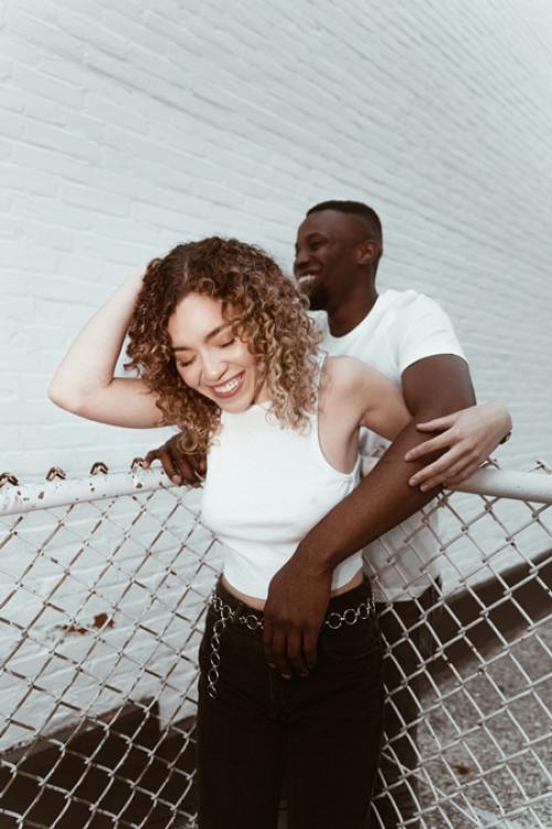 Самые верные признаки влюбленности мужчины. 8 первых признаков влюбленности у мужчин 02