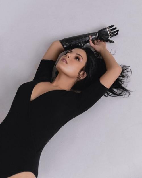 Олю Бузову признали самой сексуальной женщиной России. 01