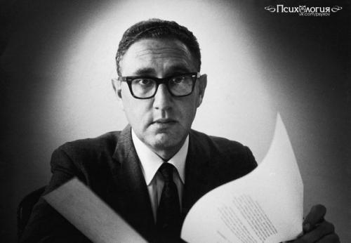 Челночная дипломатия.  Однажды у Генри киссинджера спросили: