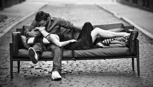 Любовь - это полное слияние умов, мыслей, душ, интересов, а не одних только тел.