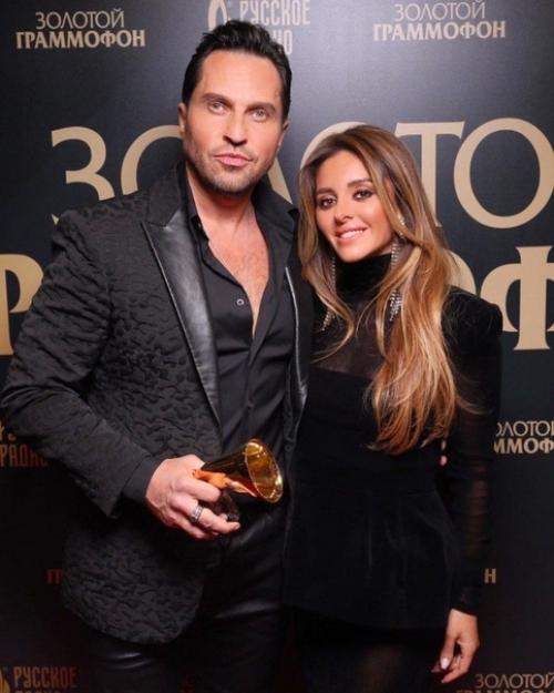 Счастливы вместе!  Александр ревва и его жена Анджелика. 04