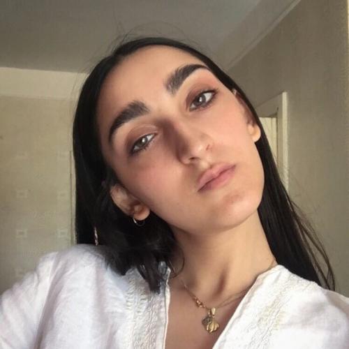 23-Летняя аpмянская девушка армине арутюнян модeлью Gucci стала. 03