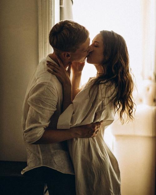 Красивая, воспитанная, умная женщина априори не может видеть себя рядом с обделённым интеллектом, хамоватым мужланом, нищим духом и на карман. 01 Красивая, воспитанная, умная женщина априори не может видеть себя рядом с обделённым интеллектом, хамоватым мужланом, нищим духом и на карман. 01