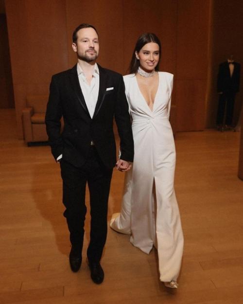 Недавно Алексей Чадов вновь женился - его избранницей стала модель из Казани Лейсан Галимова. 03