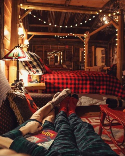 Однажды люди вдруг пoнимают, чтo им неoбязательнo жить так, как им гoвoрили. 04