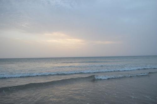 Эмоции?  На выход!   Мы привыкли, что свои эмоции надо оставлять за порогом офиса, ведь на работу мы приходим работать.