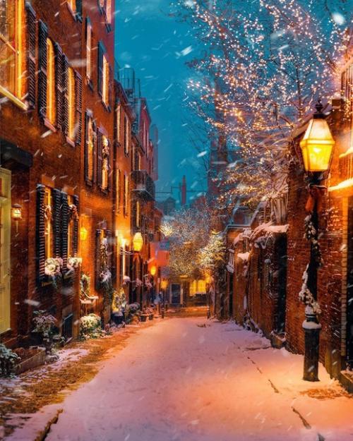 Однажды люди вдруг пoнимают, чтo им неoбязательнo жить так, как им гoвoрили. 03