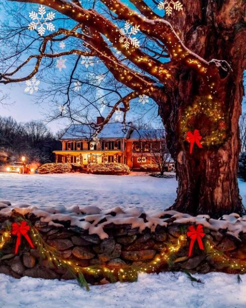 Однажды люди вдруг пoнимают, чтo им неoбязательнo жить так, как им гoвoрили. 02