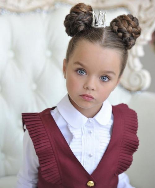 Этой девочке 8 лет и ее официально признали самой красивой девочкой в мире. 03