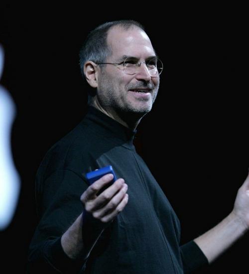 Стив джобс ездил только на автомобилях марки Mercedes - Benz SL 55 AMG, причём без номерных знаков. 01