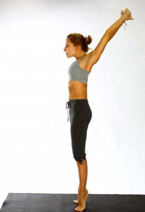 Утренняя йога.  Листайте фото и читайте описания асан.