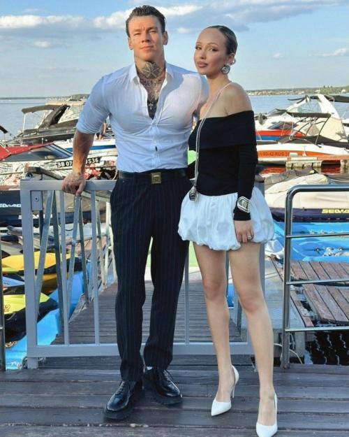 История Данила и Екатерины - это современная сказка, которая родилась в директе соцсетей. 01