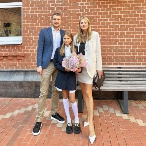 Талантливая семья нагиевых - Анатолия и Елены, вместе с дочерью Миленой, поражает своей красотой и гармонией.  