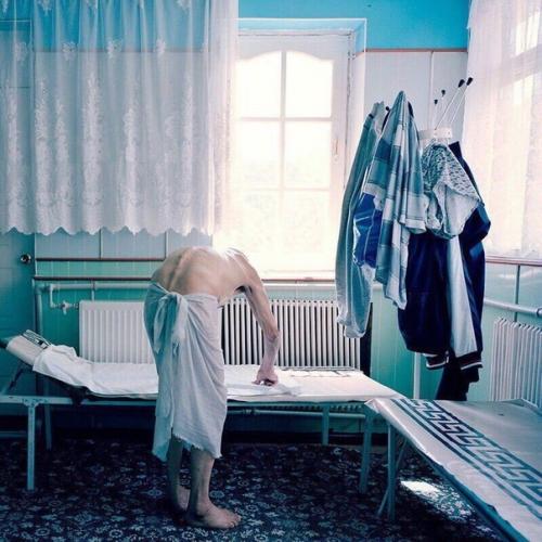 Помните санатории, где все приезжали чтобы подлечить нервы и улучшить здоровье? 03